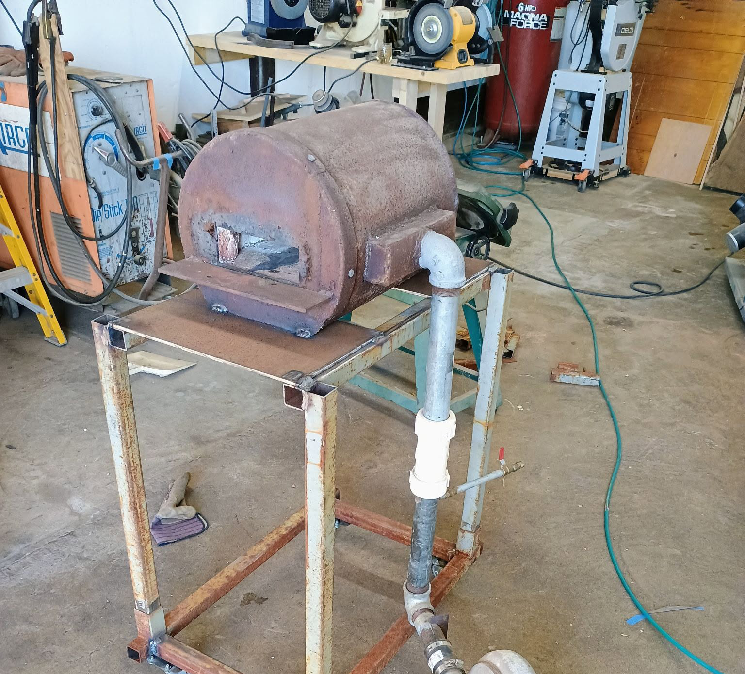 A gas-powered metal forge