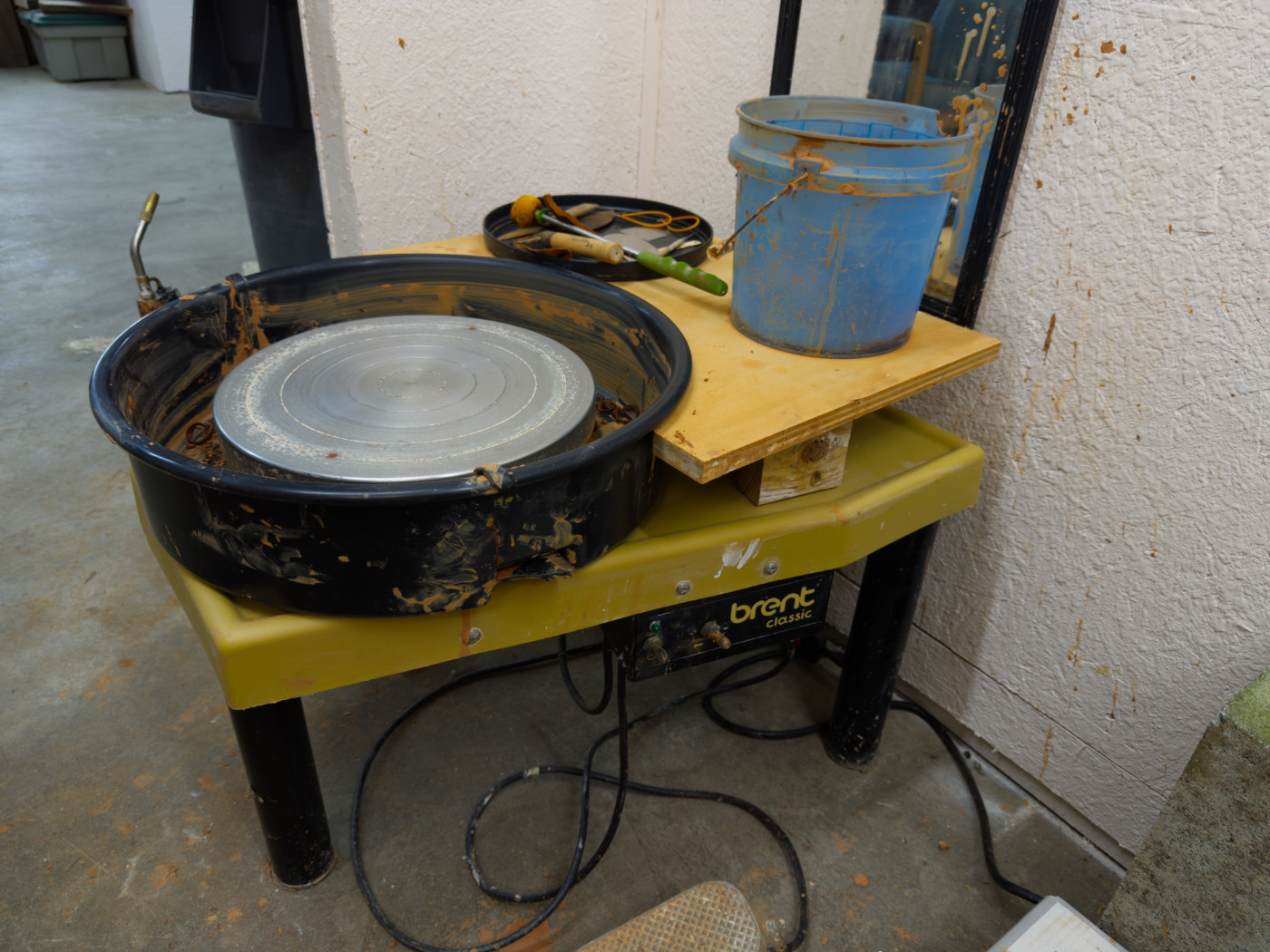 A pottery wheel